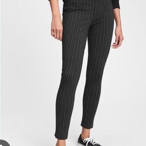 GAP High Rise Charcoal Grey Pinstripe Skinny Leggings, Never Worn - Size L